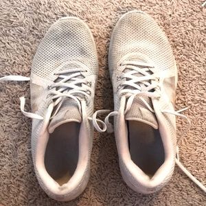 Nike Size 8.5 Gray and Peach Tennis Shoes